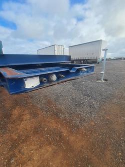 2005 Barker Tri/A Rollback Skel Trailer