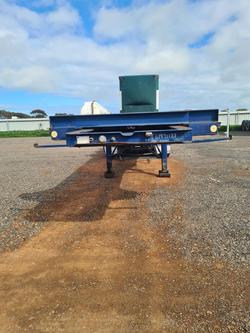 2005 Barker Tri/A Rollback Skel Trailer