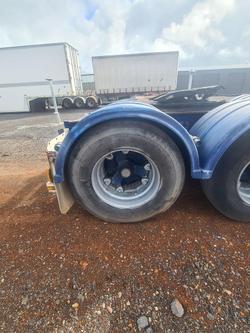 2005 Barker Tri/A Rollback Skel Trailer