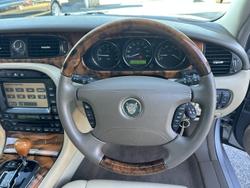 2005 Jaguar XJ8 LWB