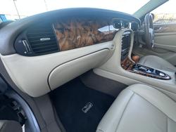 2005 Jaguar XJ8 LWB