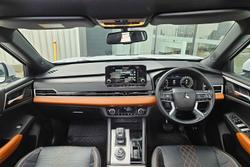 2021 Mitsubishi
                Outlander Exceed Tourer