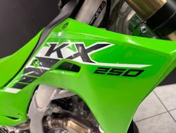 2025 Kawasaki 2025 Kawasaki KX252 MOTOCROSS Green