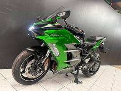 2025 Kawasaki NINJA H2 SX SE Green