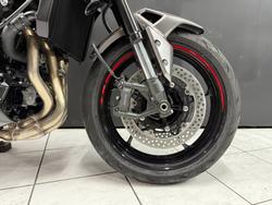 2025 Kawasaki 2025 Kawasaki 900CC Z900 CARBON/GRAPHITE/CANDYRED
