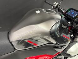2025 Kawasaki 2025 Kawasaki 900CC Z900 CARBON/GRAPHITE/CANDYRED