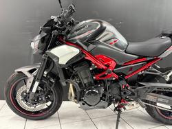 2025 Kawasaki 2025 Kawasaki 900CC Z900 CARBON/GRAPHITE/CANDYRED
