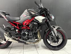 2025 Kawasaki 2025 Kawasaki 900CC Z900 CARBON/GRAPHITE/CANDYRED