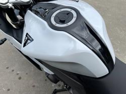 2025 Triumph DAYTONA 660 White