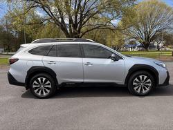 2023 Subaru
Outback AWD Touring
