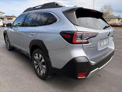 2023 Subaru
Outback AWD Touring