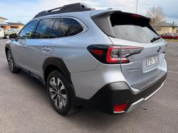 2023 Subaru
Outback AWD Touring