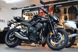 2025 Triumph Street Triple R 765 Street Triple Black