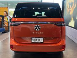 2025 Volkswagen ID. Buzz Pro BEV560
