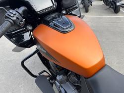 2022 Indian CHALLENGER DARK HORSE
