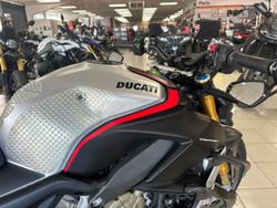 2022 Ducati Streetfighter V4 SP Streetfighter Black