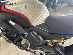 2022 Ducati Streetfighter V4 SP Streetfighter Black