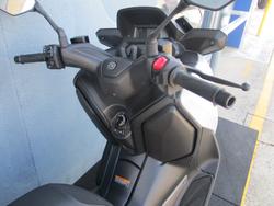 2025 Yamaha XMAX 300 V2 (CZD300A2) SILVER/GREY