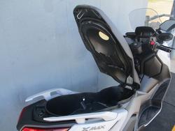 2025 Yamaha XMAX 300 V2 (CZD300A2) SILVER/GREY