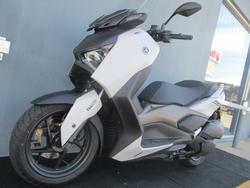2025 Yamaha XMAX 300 V2 (CZD300A2) SILVER/GREY