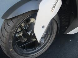 2025 Yamaha XMAX 300 V2 (CZD300A2) SILVER/GREY