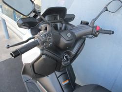 2025 Yamaha XMAX 300 V2 (CZD300A2) SILVER/GREY