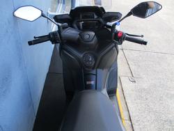 2025 Yamaha XMAX 300 V2 (CZD300A2) SILVER/GREY