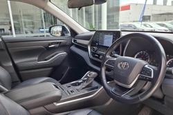 2022 Toyota
                Kluger GXL