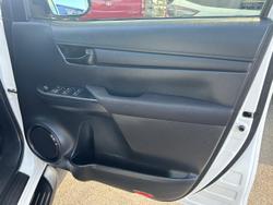 2016 Toyota Hilux Workmate GUN122R 4x2 Glacier White