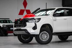 2024 Toyota Hilux SR 48V GUN126R 4X4 Dual Range Glacier White