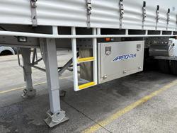2024 MaxiTrans/CIMC St3 34 Pallet Sd B Double Curtain Siders