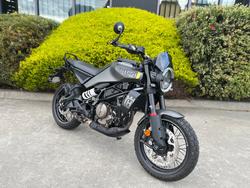 2024 Husqvarna SVARTPILEN 401 Grey