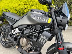2024 Husqvarna SVARTPILEN 401 Grey