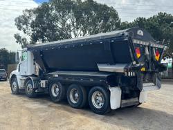 2012 Freightliner Columbia Cl112