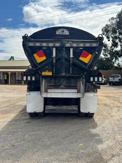 2012 Freightliner Columbia Cl112