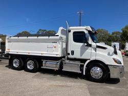 2024 Freightliner Cascadia 116 Tipper White