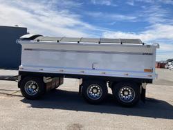 2024 Freightliner Cascadia 116 Tipper White