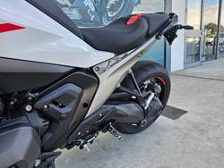 2026 BMW Motorrad 2026 BMW 1300CC R 1300 R LIGHT WHITE