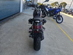 2025 BMW Motorrad R 12 Red