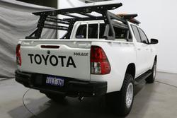 2025 Toyota Hilux SR