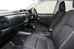 2025 Toyota Hilux SR