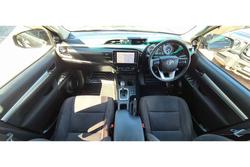 2021 Toyota
                Hilux SR5