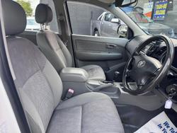 2009 Toyota Hilux SR GGN15R MY09 4x2 Glacier White