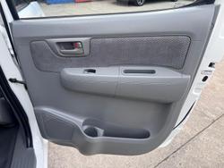 2009 Toyota Hilux SR GGN15R MY09 4x2 Glacier White