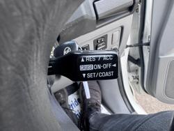 2009 Toyota Hilux SR GGN15R MY09 4x2 Glacier White