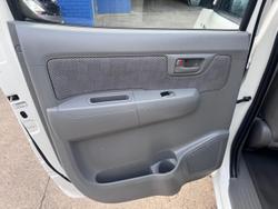 2009 Toyota Hilux SR GGN15R MY09 4x2 Glacier White