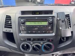 2009 Toyota Hilux SR GGN15R MY09 4x2 Glacier White