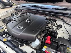 2009 Toyota Hilux SR GGN15R MY09 4x2 Glacier White