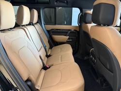 2025 Land Rover
                Defender 110 P400 X-Dynamic HSE