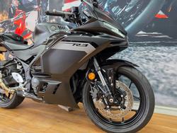 2025 Yamaha YZF-R3 Black